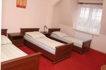Фото номера Трехместный номер Мотели Hotel Lanckorona г. Енджеюв 3