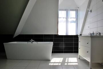 Фото номера Трехместный номер с ванной Курортные отели Ośrodek Hipoterapii Zagaje 107 г. Енджеюв 7